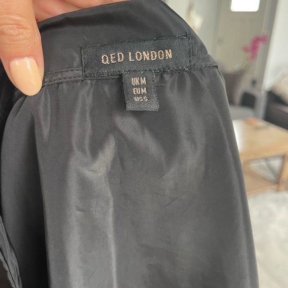 QED London cropped jacket and sweatpants (two-piece) - Picture 12 of 16